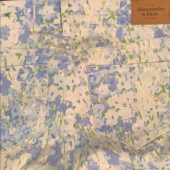 Girls Abercrombie Fitch Capris - Picture 3 of 5